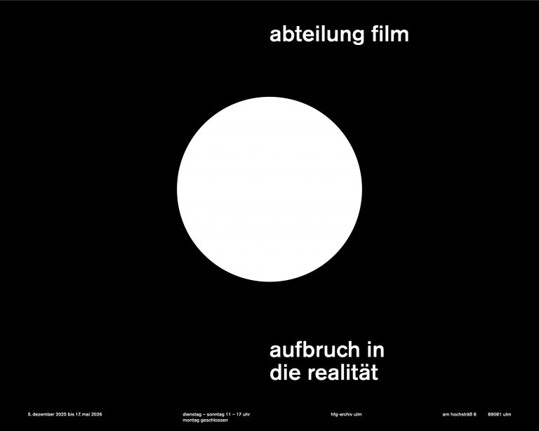 Grafik: Vor einem schwarzen Hintergrund mittig ein weißer Kreis